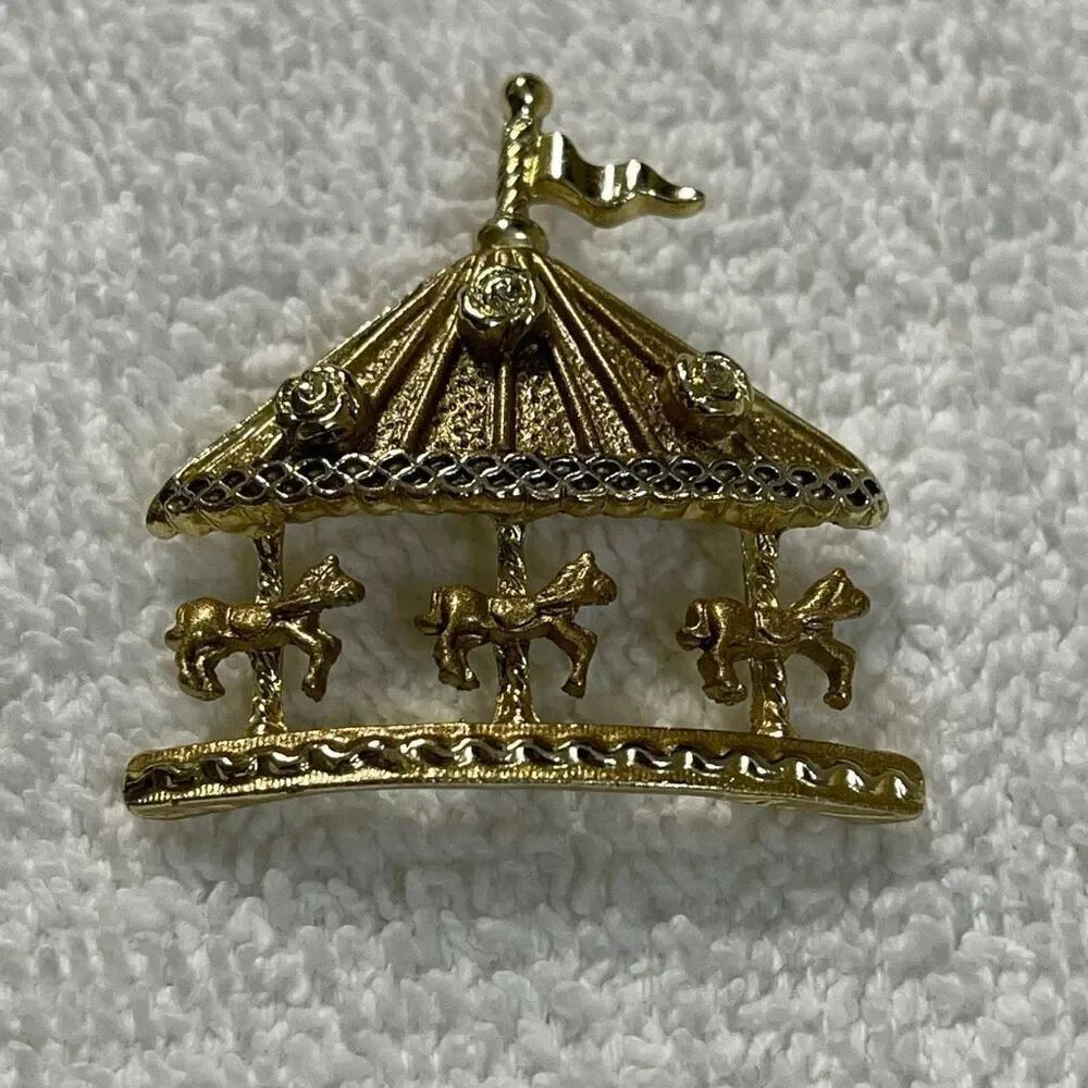 Vintage Carousel ornate gold tone large minamal wear